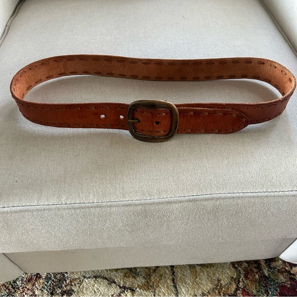 GAP Tan Leather Belt with stitching and brass tone buckle. Size Medium - Picture 1 of 2